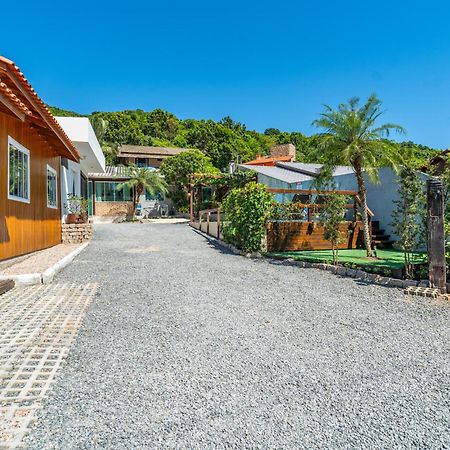 봄비나스 Residencial Com Piscina Possui Jacuzzi Aquecida Com Hidromassagem 빌라 외부 사진