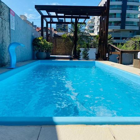 봄비나스 Residencial Com Piscina Possui Jacuzzi Aquecida Com Hidromassagem 빌라 외부 사진