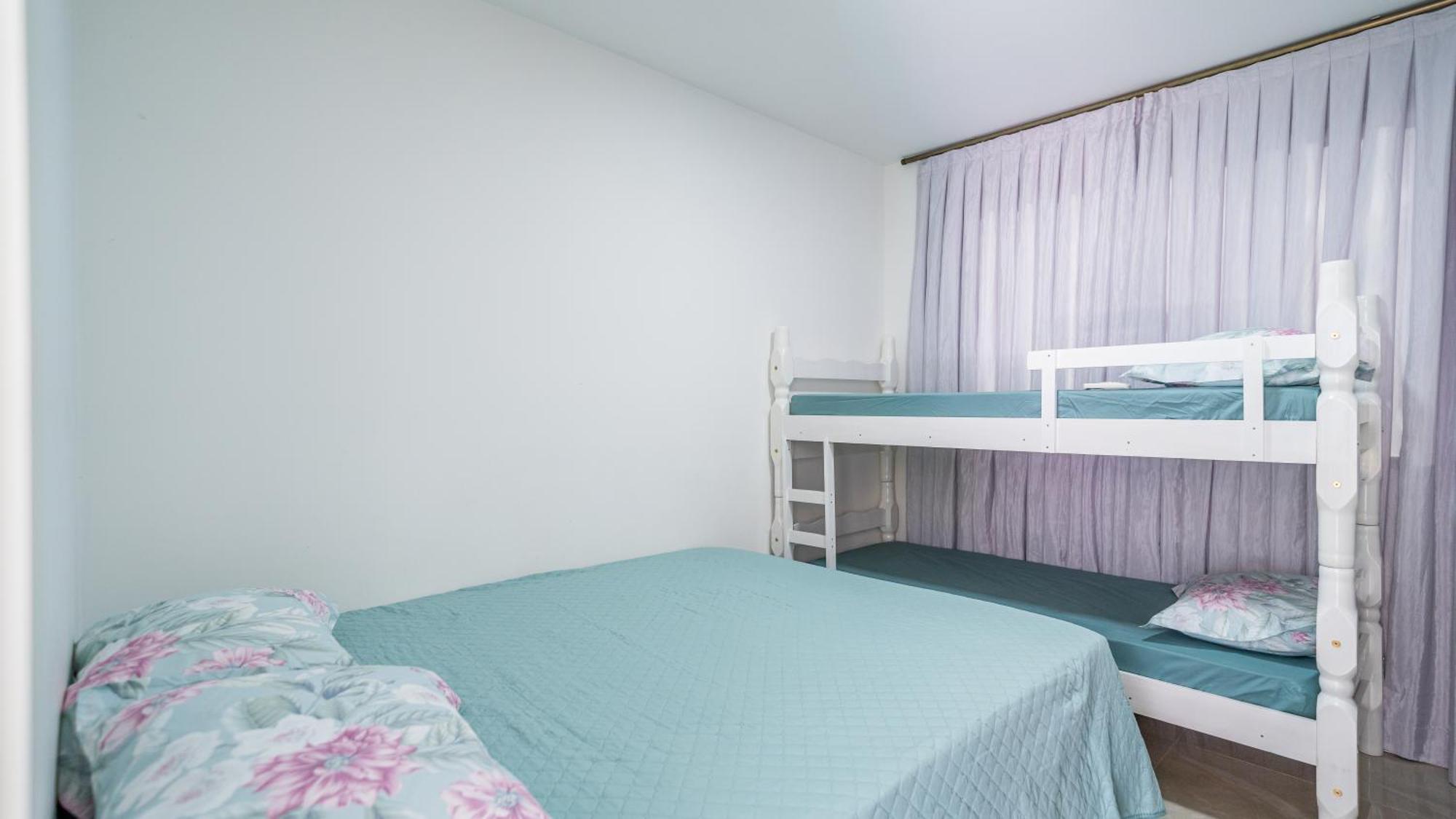 봄비나스 Residencial Com Piscina Possui Jacuzzi Aquecida Com Hidromassagem 빌라 외부 사진