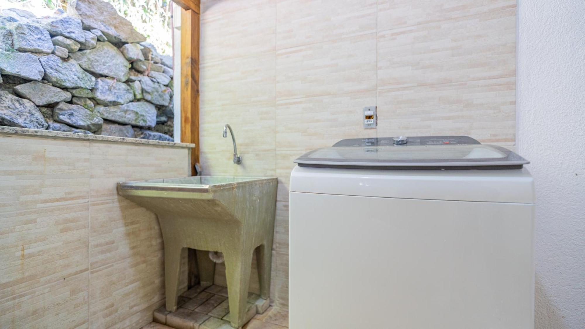 봄비나스 Residencial Com Piscina Possui Jacuzzi Aquecida Com Hidromassagem 빌라 외부 사진