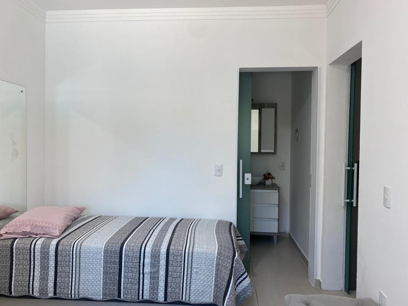 봄비나스 Residencial Com Piscina Possui Jacuzzi Aquecida Com Hidromassagem 빌라 외부 사진