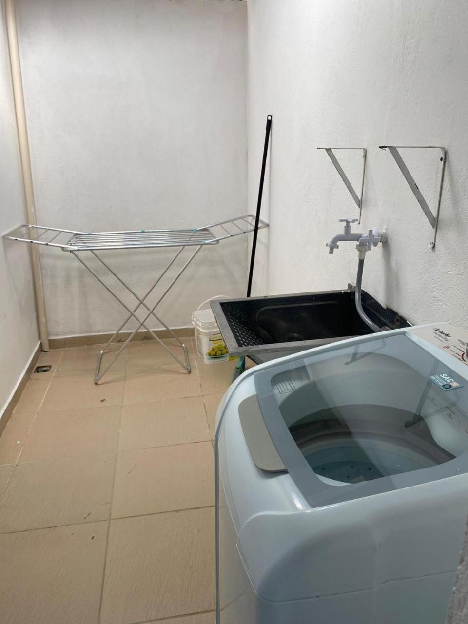 봄비나스 Residencial Com Piscina Possui Jacuzzi Aquecida Com Hidromassagem 빌라 외부 사진