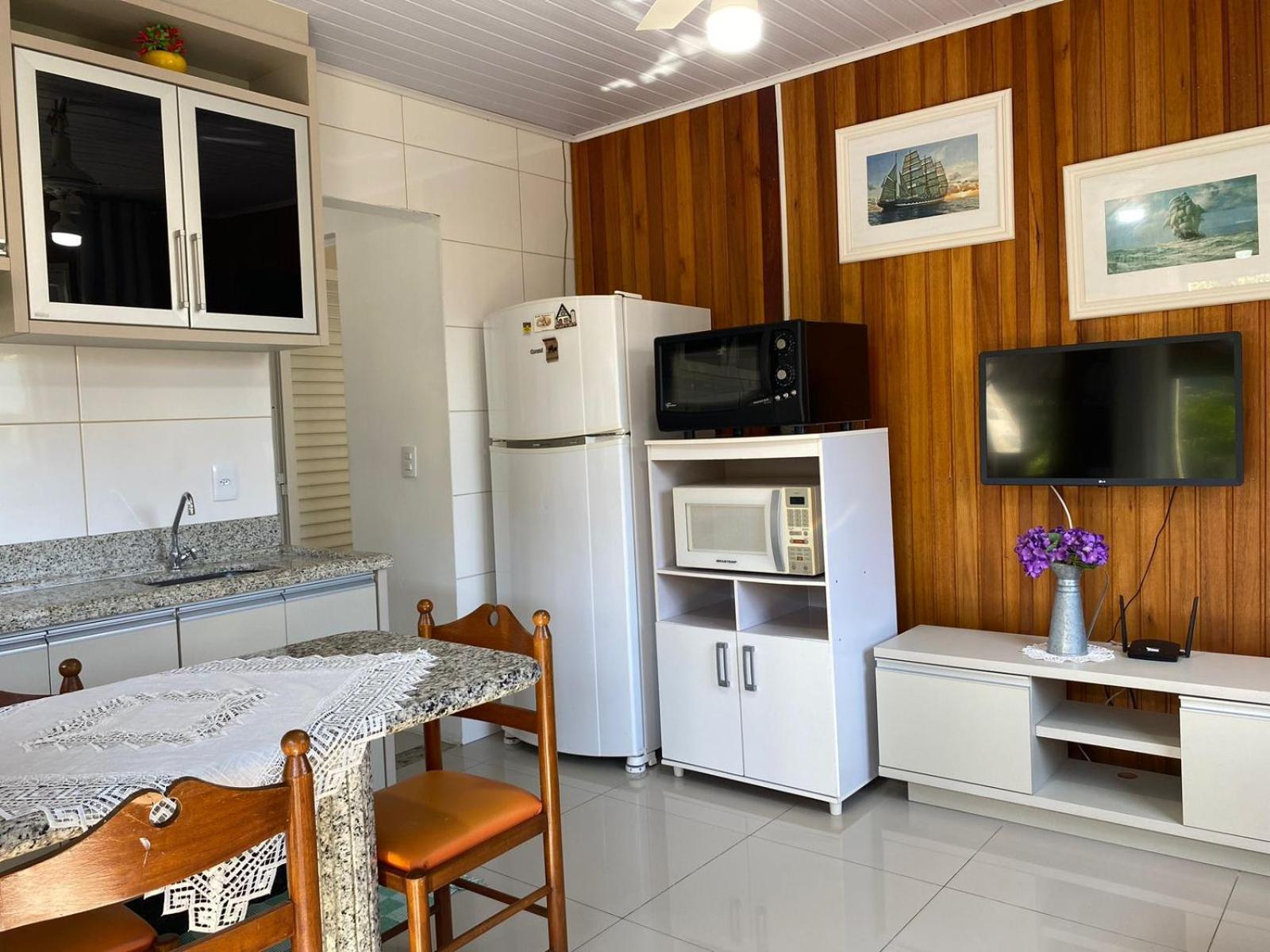 봄비나스 Residencial Com Piscina Possui Jacuzzi Aquecida Com Hidromassagem 빌라 외부 사진