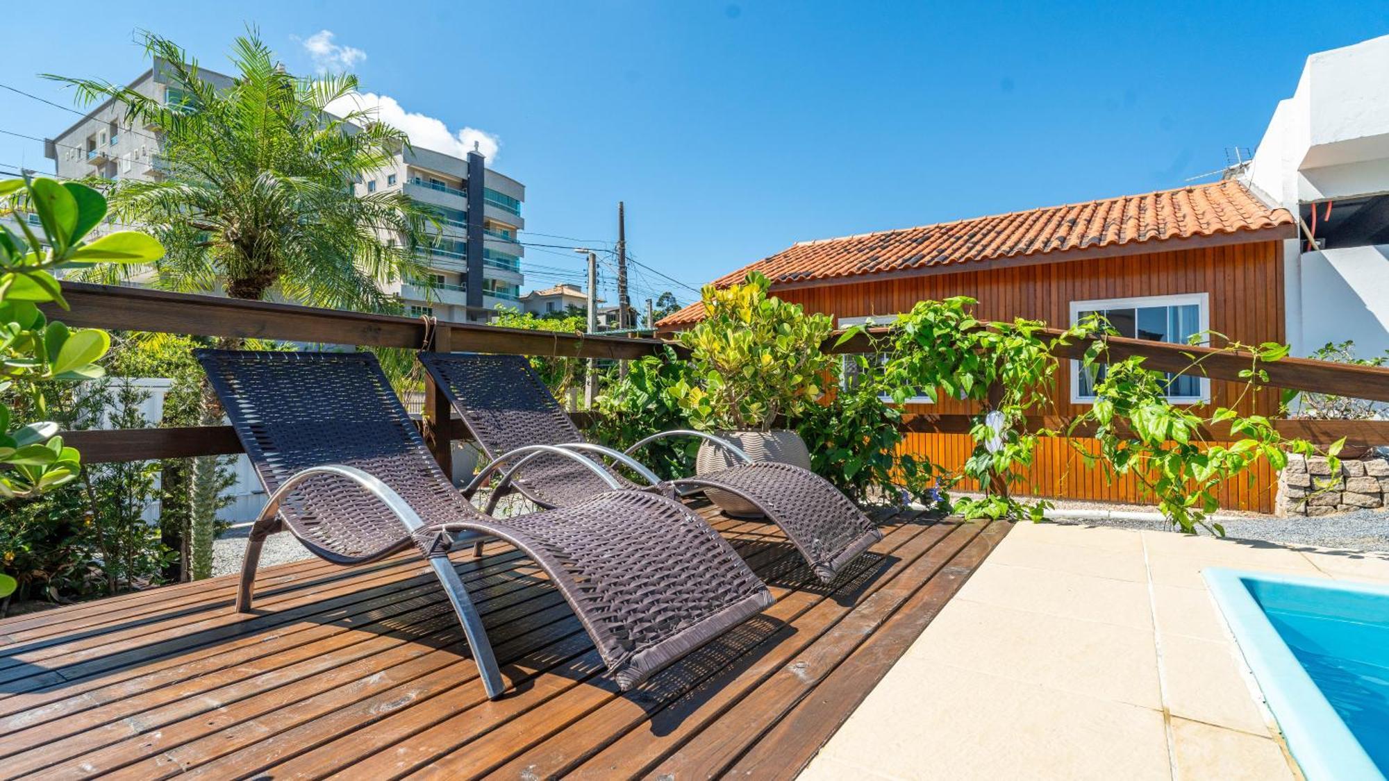 봄비나스 Residencial Com Piscina Possui Jacuzzi Aquecida Com Hidromassagem 빌라 외부 사진