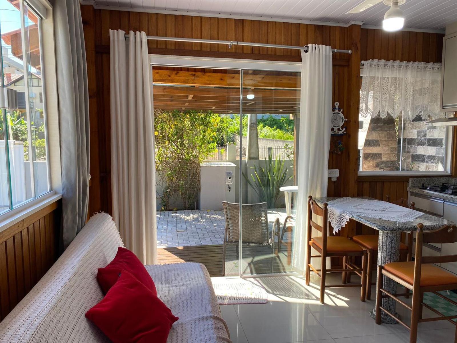 봄비나스 Residencial Com Piscina Possui Jacuzzi Aquecida Com Hidromassagem 빌라 외부 사진