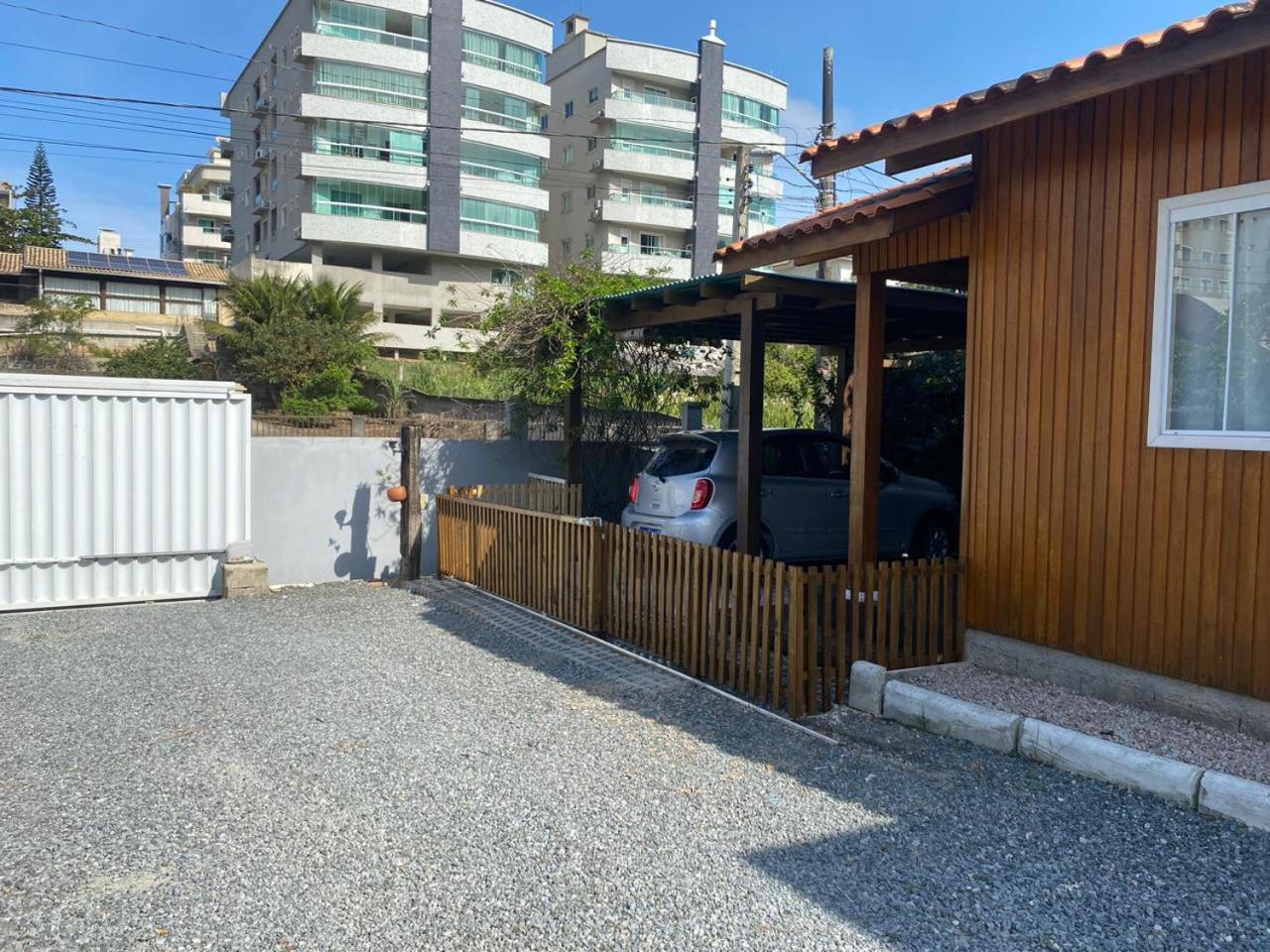 봄비나스 Residencial Com Piscina Possui Jacuzzi Aquecida Com Hidromassagem 빌라 외부 사진