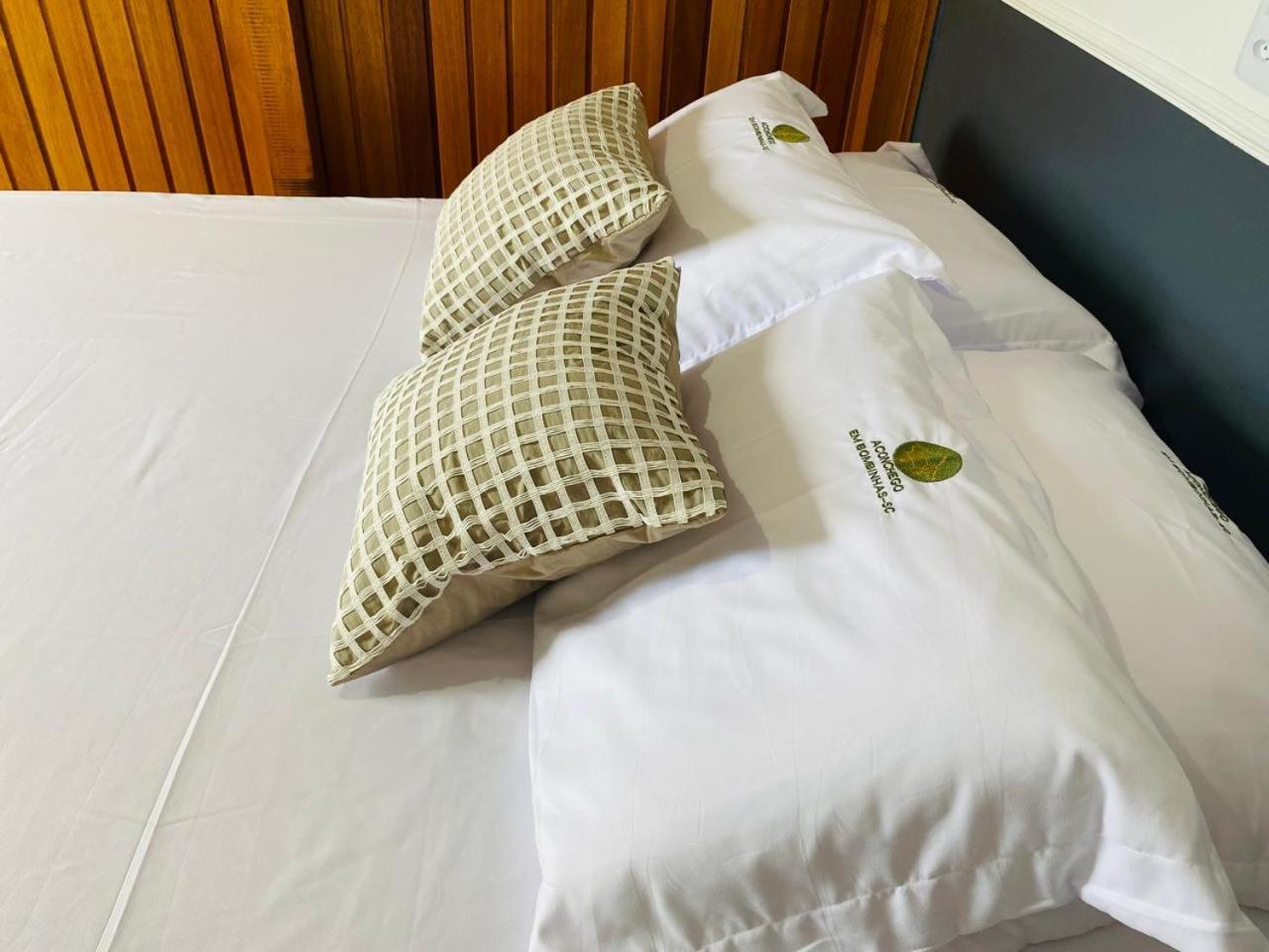 봄비나스 Residencial Com Piscina Possui Jacuzzi Aquecida Com Hidromassagem 빌라 외부 사진