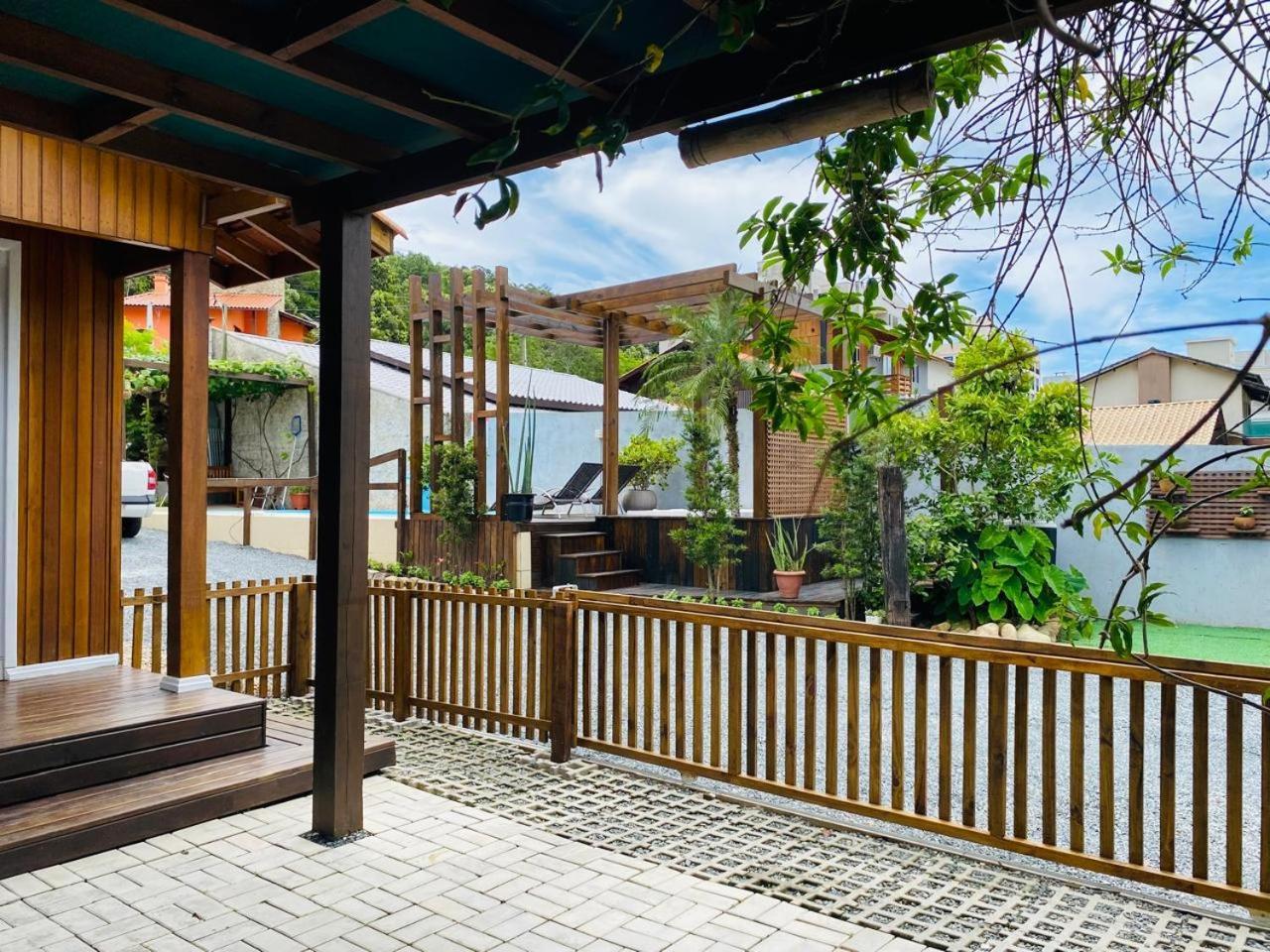 봄비나스 Residencial Com Piscina Possui Jacuzzi Aquecida Com Hidromassagem 빌라 외부 사진