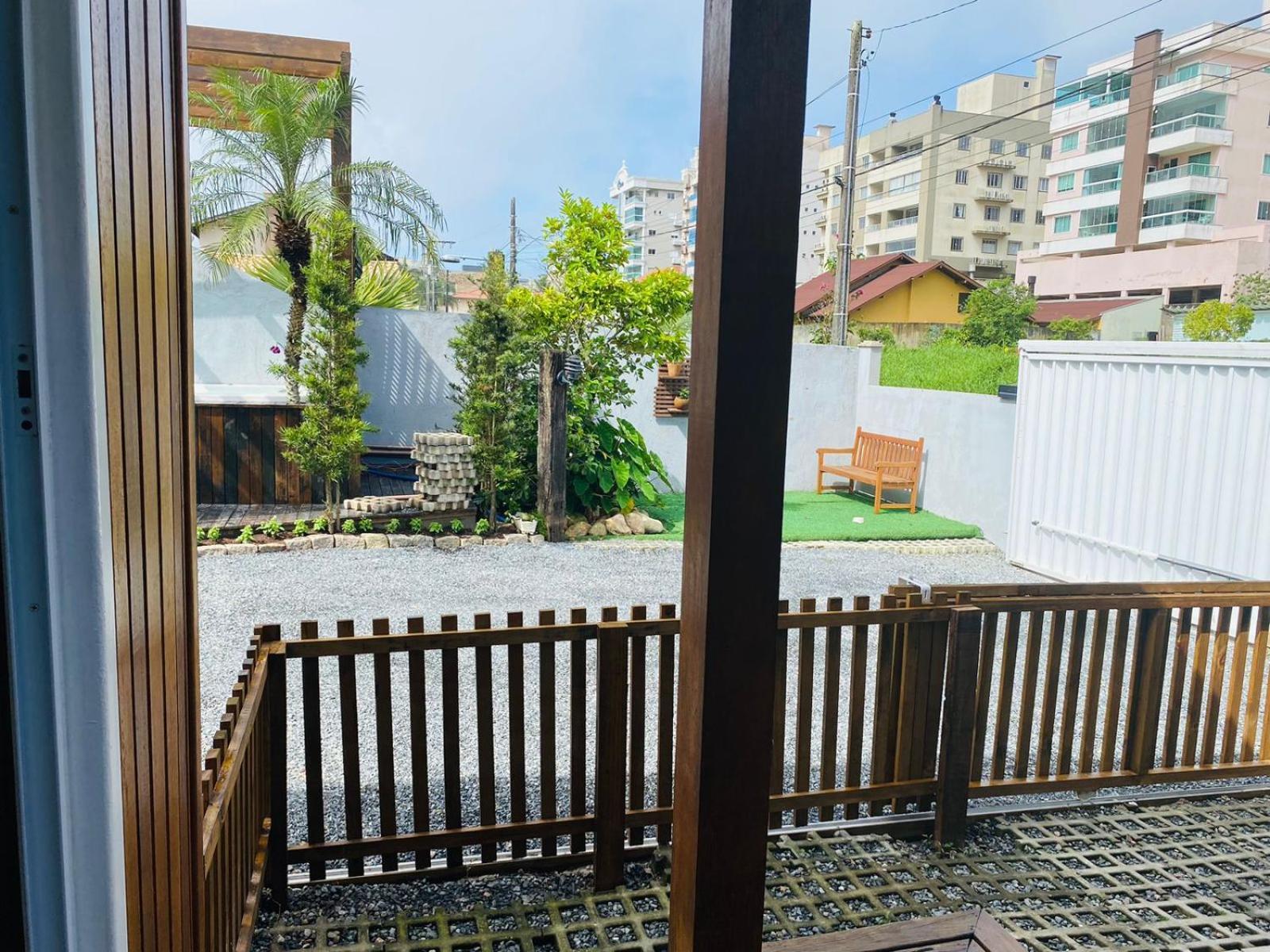 봄비나스 Residencial Com Piscina Possui Jacuzzi Aquecida Com Hidromassagem 빌라 외부 사진