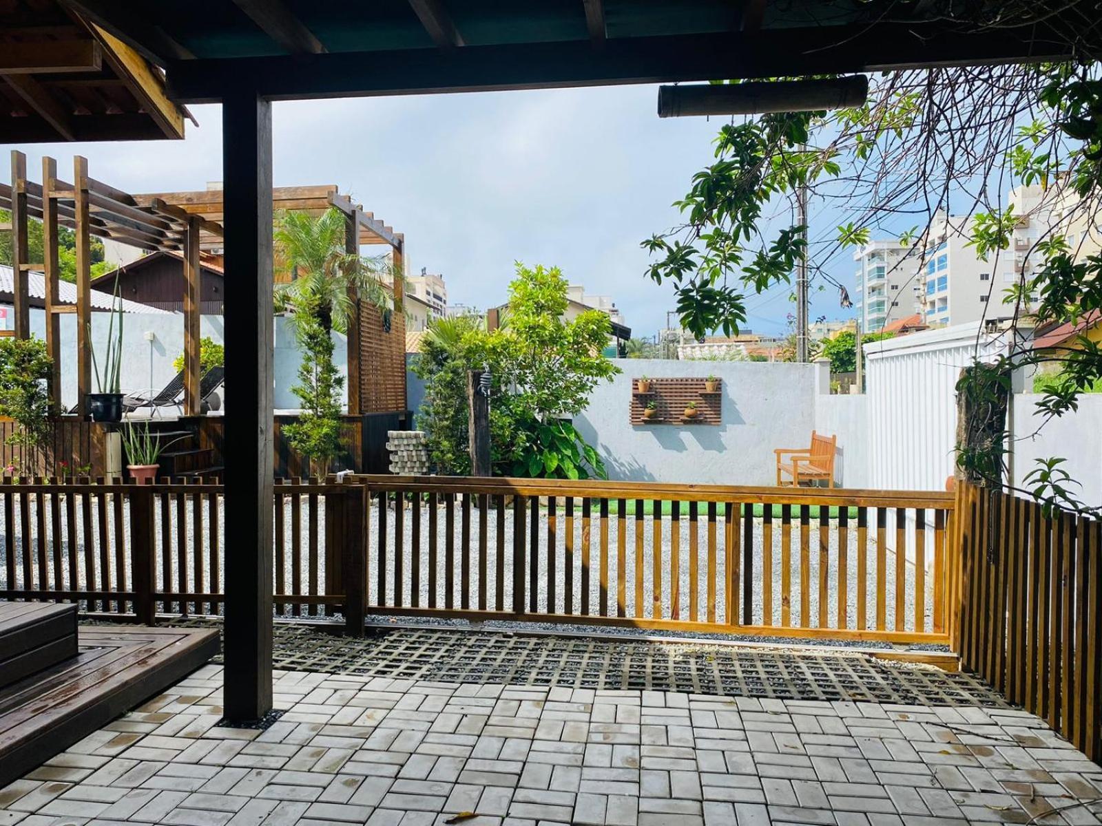 봄비나스 Residencial Com Piscina Possui Jacuzzi Aquecida Com Hidromassagem 빌라 외부 사진
