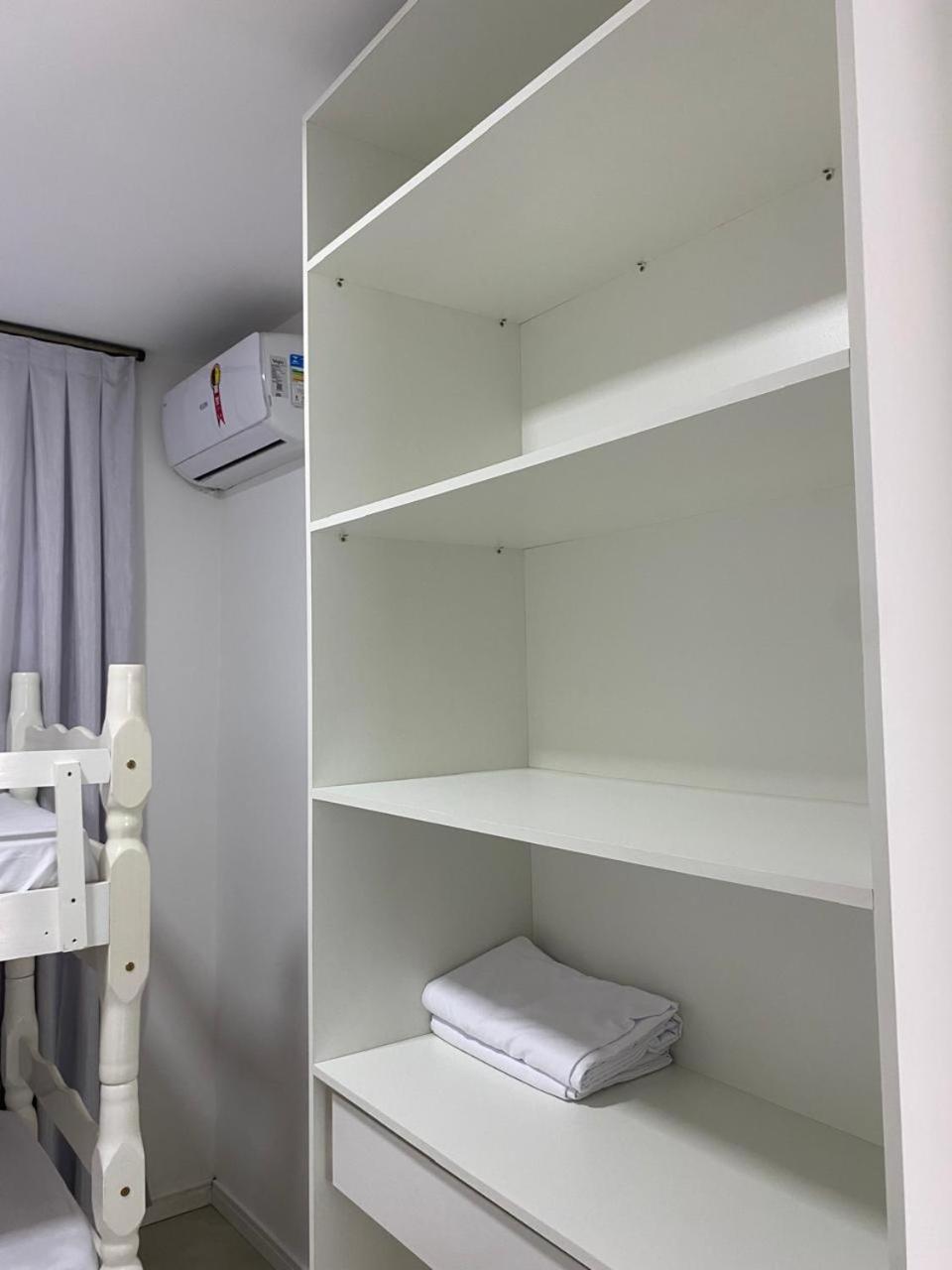 봄비나스 Residencial Com Piscina Possui Jacuzzi Aquecida Com Hidromassagem 빌라 외부 사진
