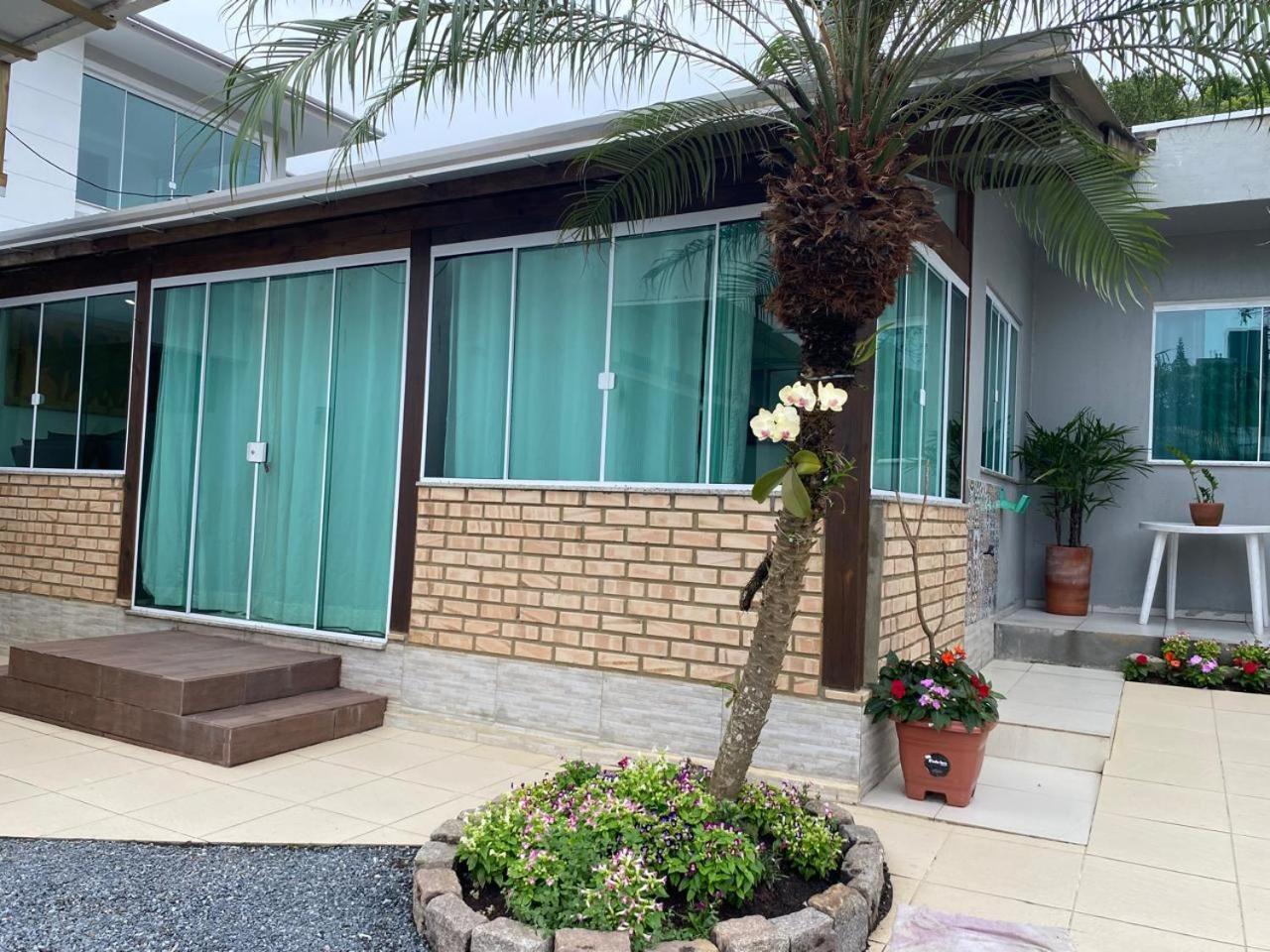 봄비나스 Residencial Com Piscina Possui Jacuzzi Aquecida Com Hidromassagem 빌라 외부 사진