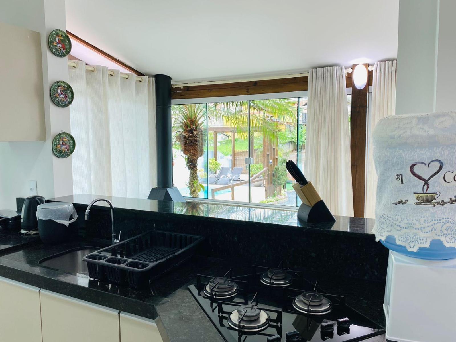 봄비나스 Residencial Com Piscina Possui Jacuzzi Aquecida Com Hidromassagem 빌라 외부 사진