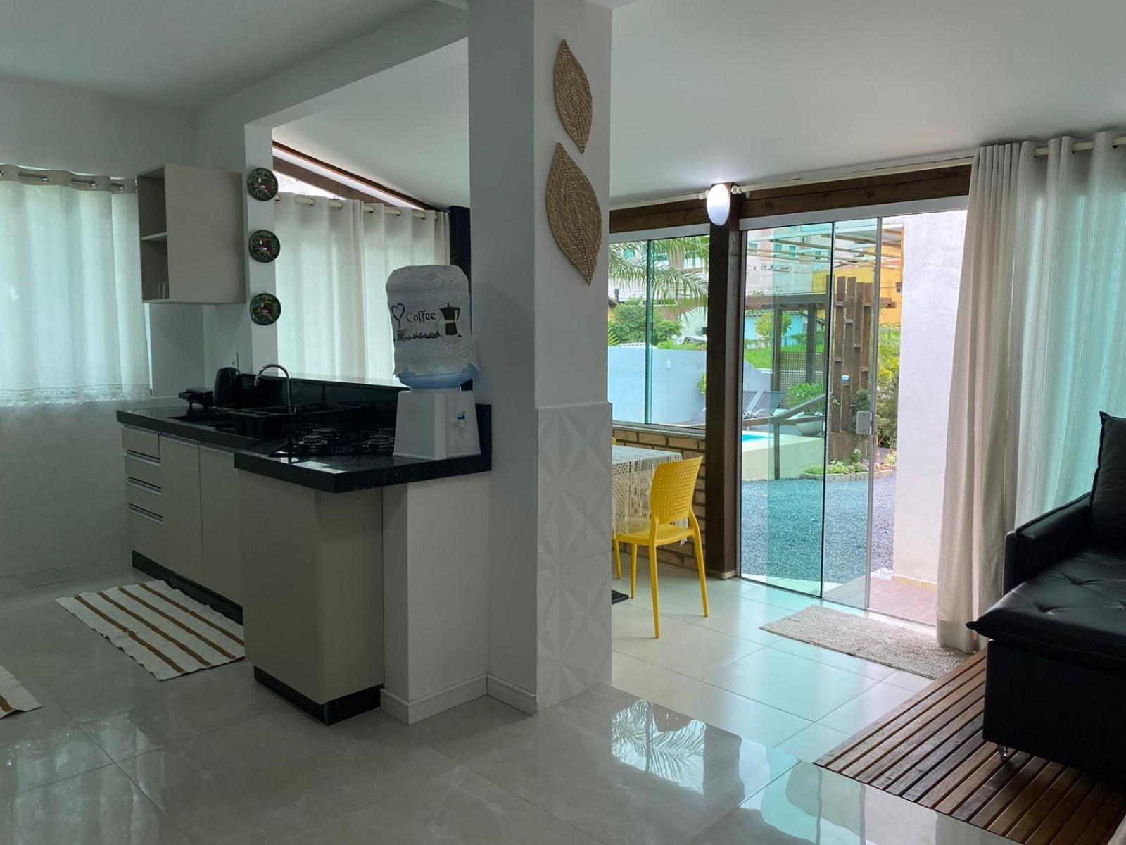 봄비나스 Residencial Com Piscina Possui Jacuzzi Aquecida Com Hidromassagem 빌라 외부 사진