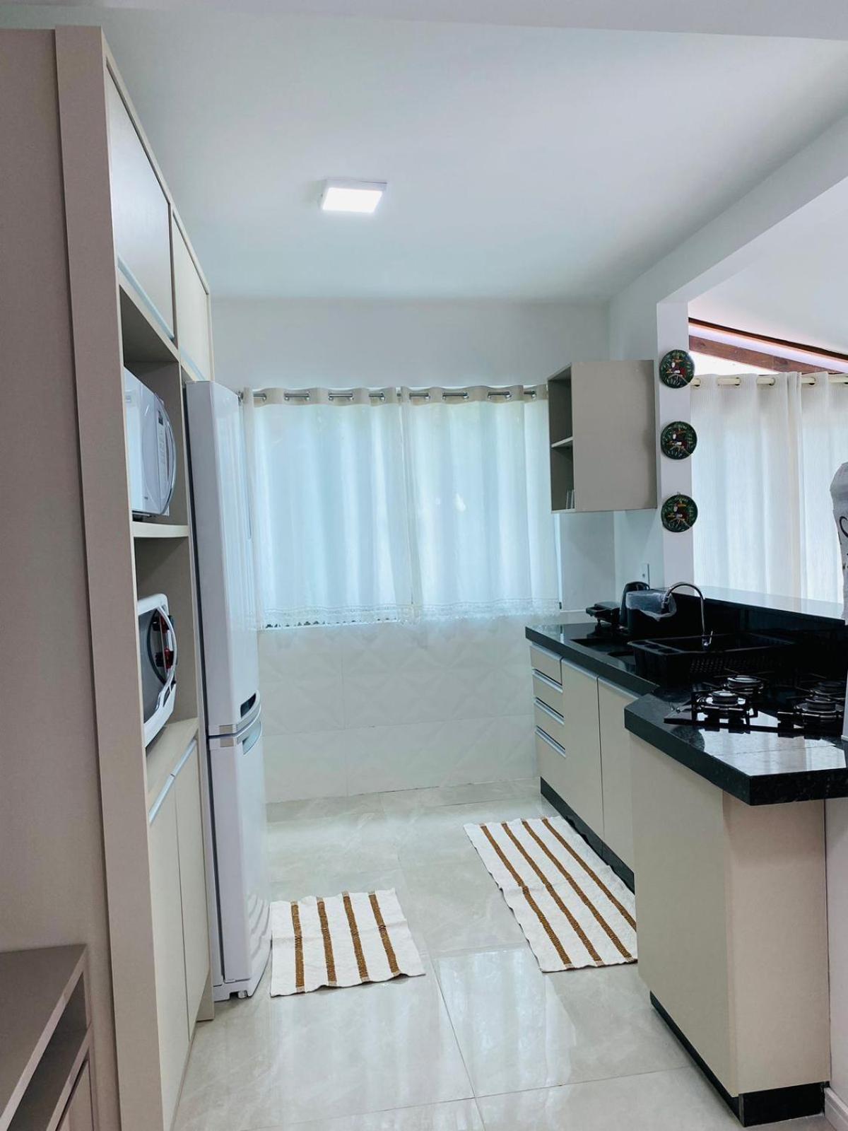 봄비나스 Residencial Com Piscina Possui Jacuzzi Aquecida Com Hidromassagem 빌라 외부 사진