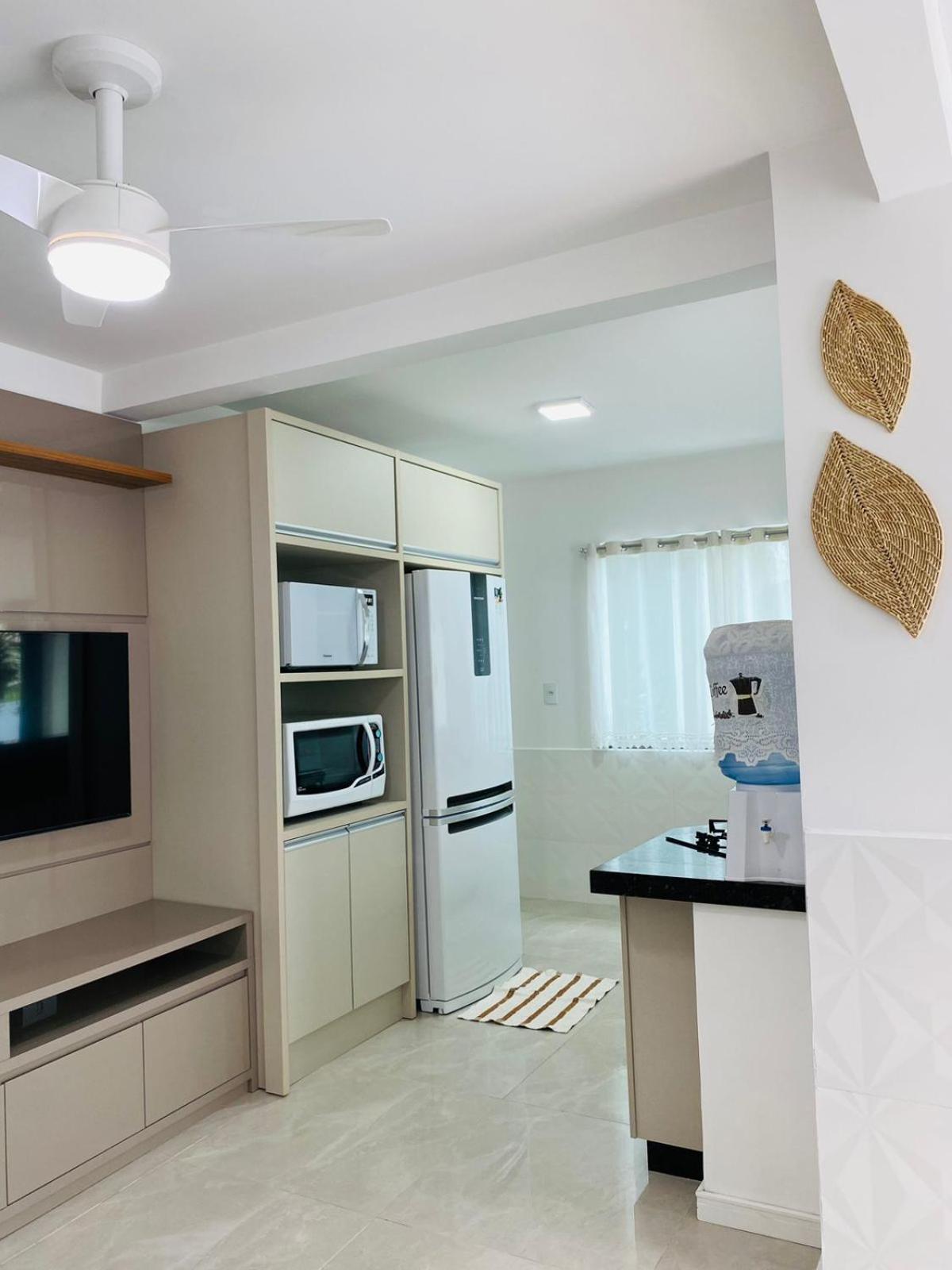 봄비나스 Residencial Com Piscina Possui Jacuzzi Aquecida Com Hidromassagem 빌라 외부 사진