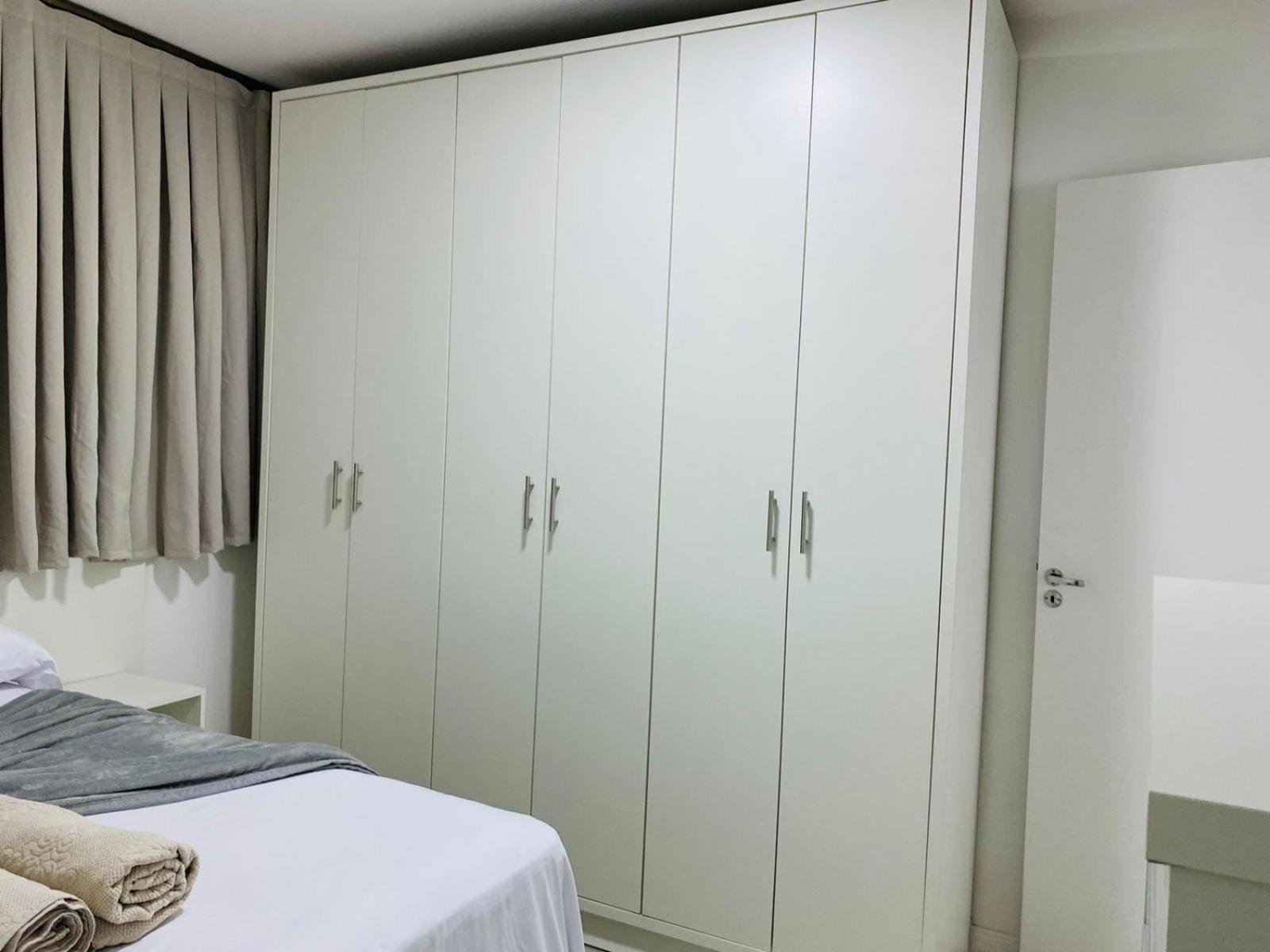 봄비나스 Residencial Com Piscina Possui Jacuzzi Aquecida Com Hidromassagem 빌라 외부 사진